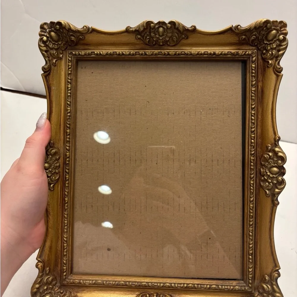 Vintage picture frame Victorian style. Holds 10” x 8” photo
